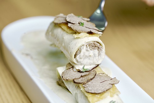 西班牙面卷（$140）加入黑松露调味。