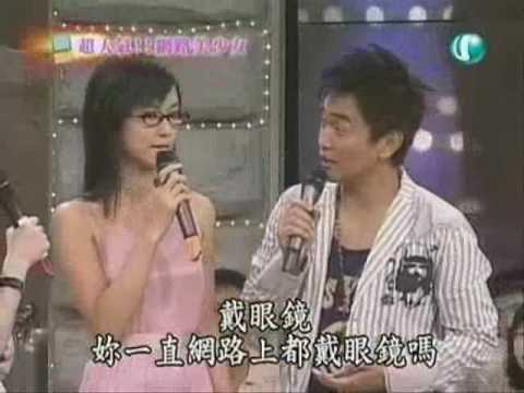 周晓涵2004年参加《我猜我猜我猜猜猜》之「超人气！网路美少女」单元，因戴黑框眼镜受到主持人吴宗宪特别访问与关注。