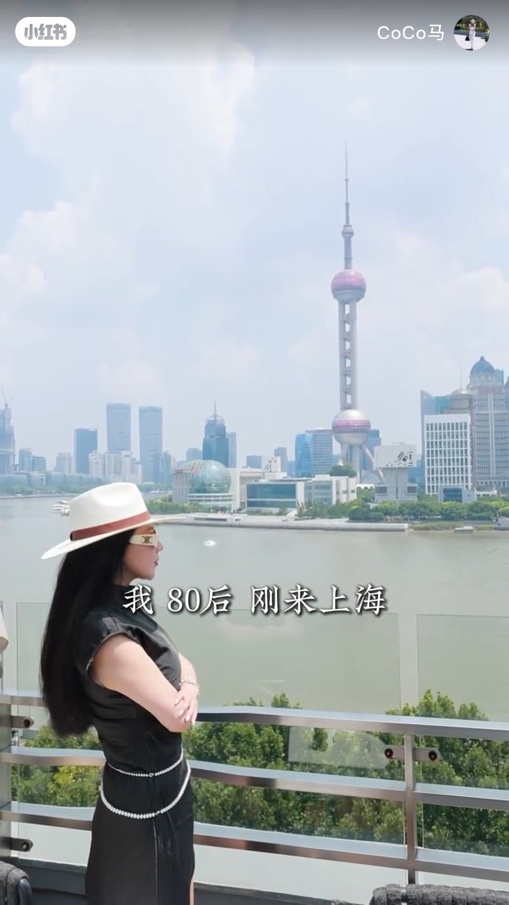 另一個角度,清楚見到欄杆彎曲,懷疑Coco過度P圖。 另一個角度,清楚見到欄杆彎曲,懷疑Coco過度P圖。