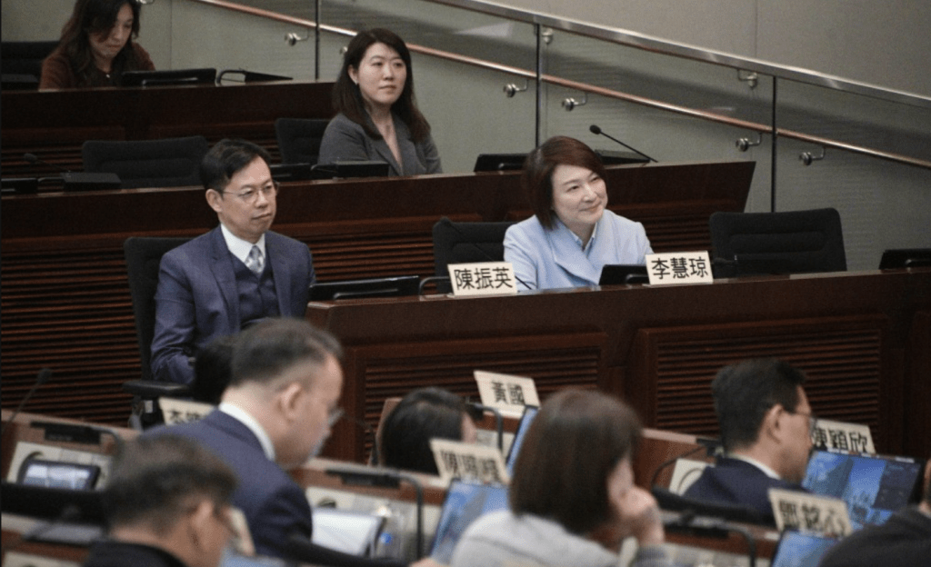 李慧琼、陳振英。