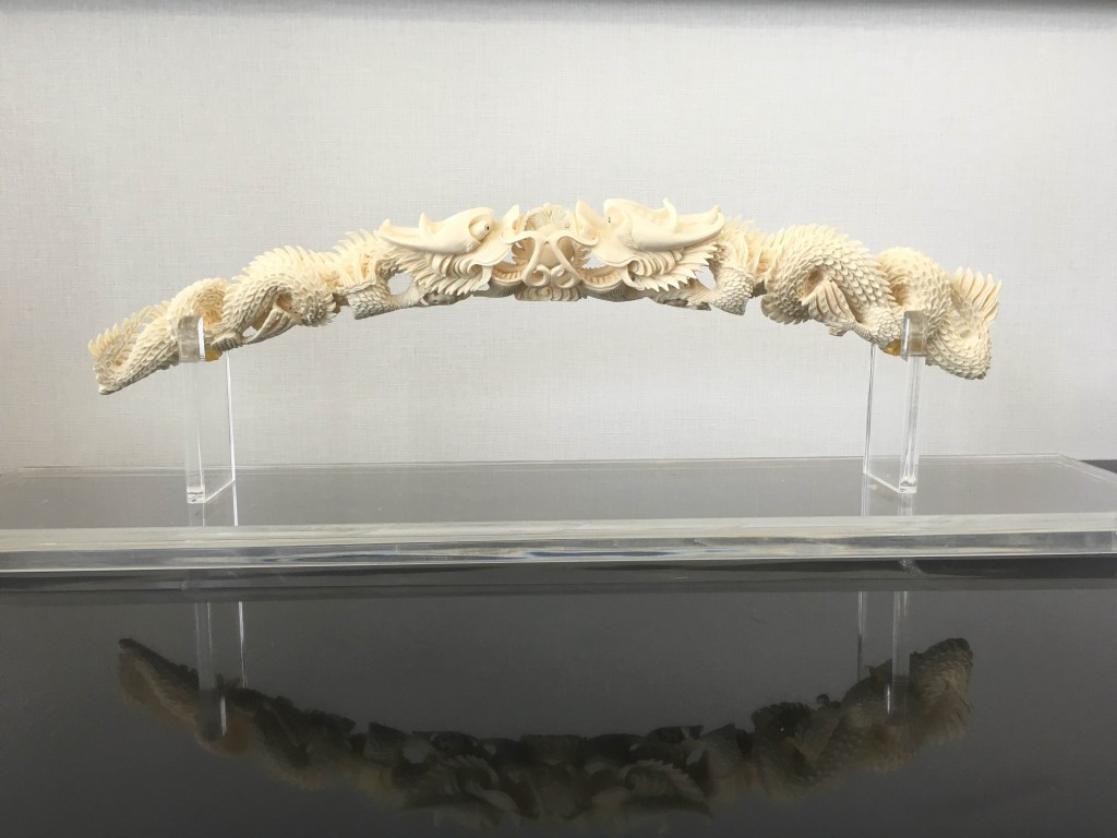 許仕仁破產後，遭拍賣的物品中包括象牙擺設。