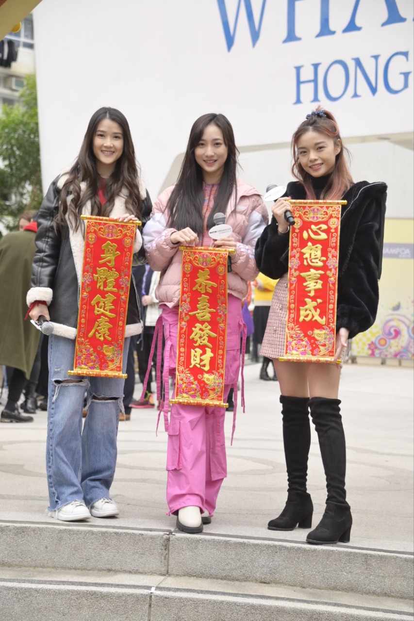 鍾柔美（Yumi）與潘靜文、文凱婷一同到黃埔出席新春團拜活動。