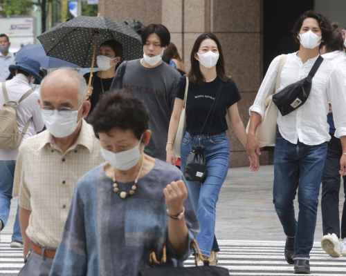 東京單日確診暴增逾千，錄得2848宗。AP圖片
