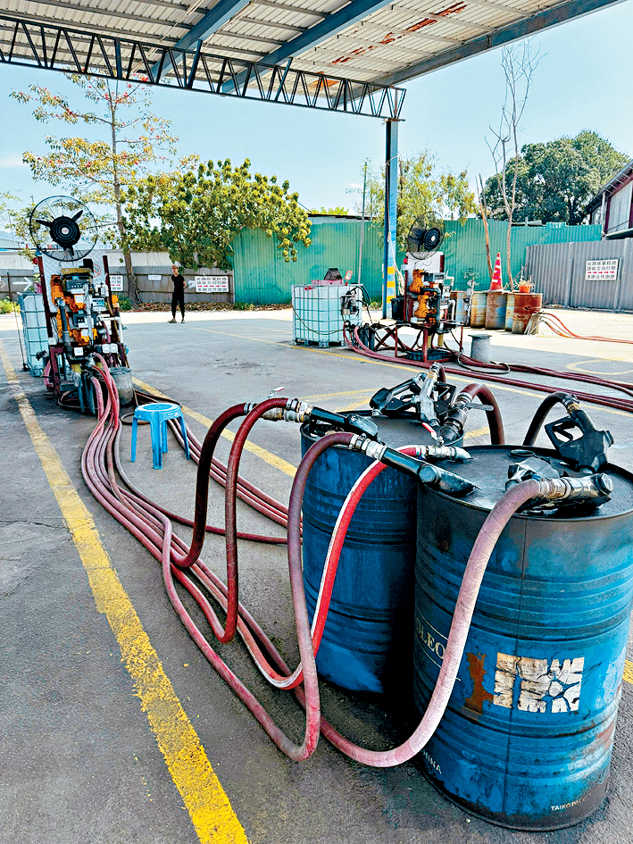 消防過去兩日在上水及葵青區連搗6個非法加油站，共檢獲市值超過400萬元的柴油。