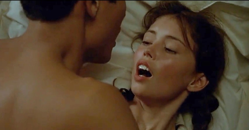 電影中備受爭議的是二人的性愛場景。電影劇照