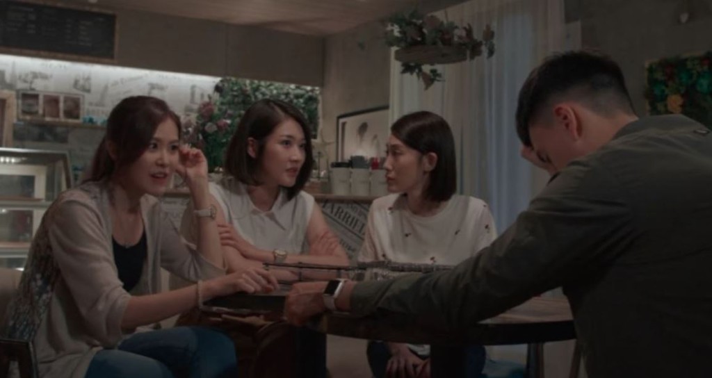 Moon（左起）、鄧佩儀及蔣家旻灌醉朱仔。