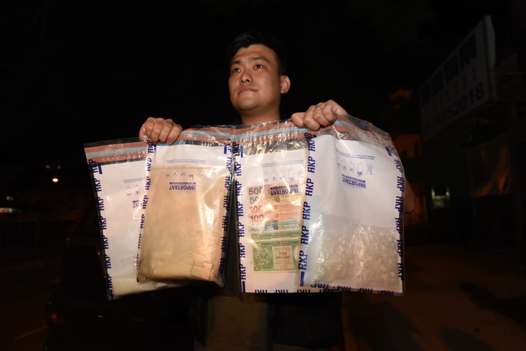 警方在私家車檢獲毒品及現金