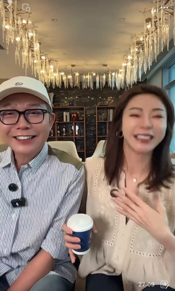 錢小豪面色非常不錯，面頰亦沒有凹陷。