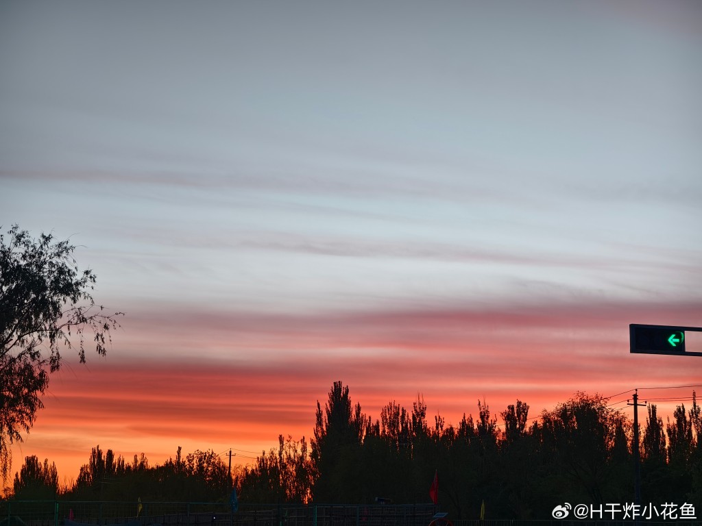 內地江蘇南京、蘇州、上海、遼寧瀋陽等地出現火燒雲現象。