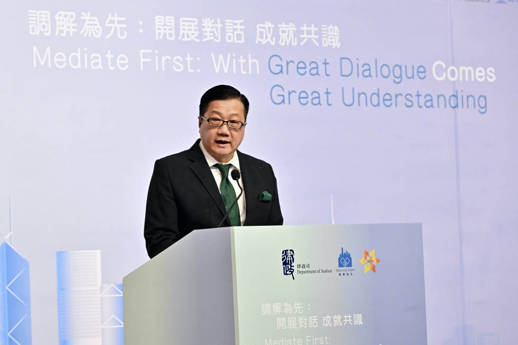 申訴專員陳積志發表主題演講。 申訴專員陳積志發表主題演講。