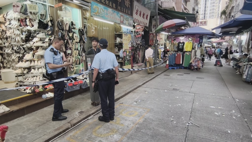 警方封鎖現場調查。 警方封鎖現場調查。