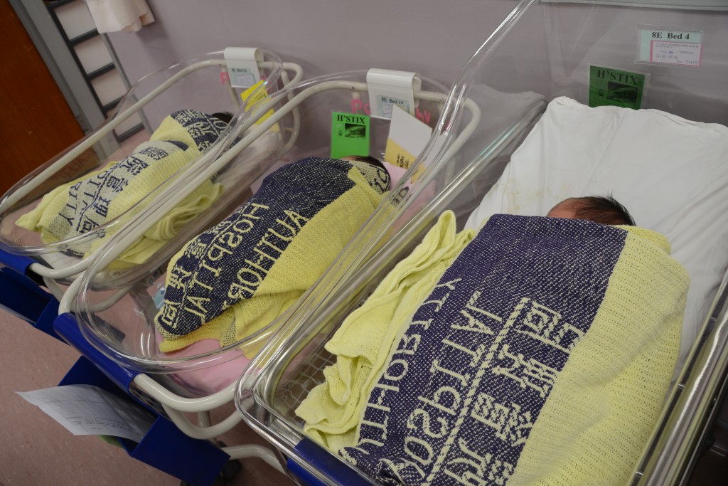 醫管局表示，近年出生率下跌，相信兒童醫院有能力為全港初生嬰兒篩查。資料圖片