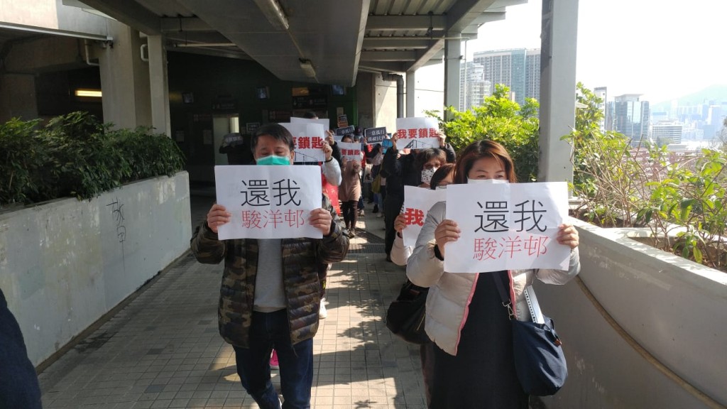 駿洋街坊會向房署遞交請願信。