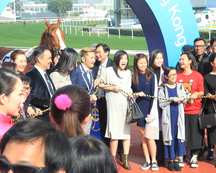 蘇志威最近都拉頭馬