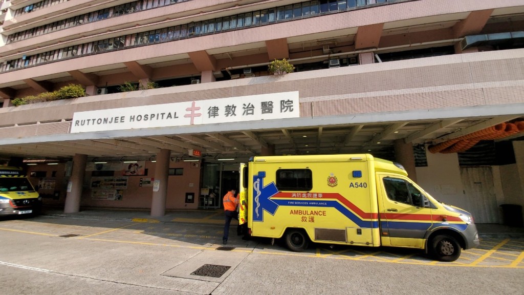 59歲男子暈倒送院後不治。楊偉亨攝