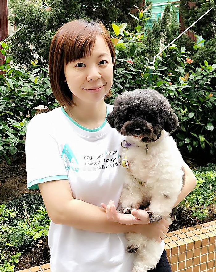 香港动物辅助治疗协会创办人倪晓晖认为，与动物相处有助学童的社交情绪健康发展。