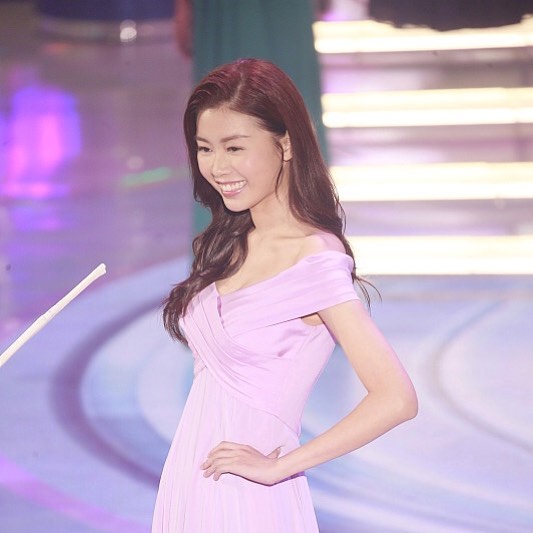 6號李芷晴，芳齡29歲，是《2018年度香港小姐競選》十二強。