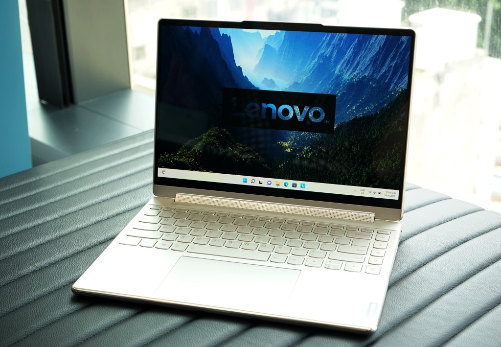 Yoga Slim 9i改用16:10的4K OLED觸控熒幕。售價:$17,988起(5月底推出) Yoga Slim 9i改用16:10的4K OLED觸控熒幕。售價:$17,988起(5月底推出)