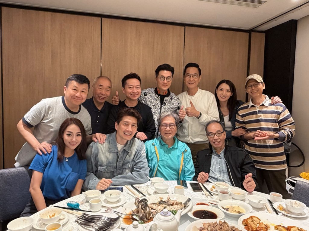 「A記同學會」的一班台前幕後,不時相約聚餐,情誼深厚。 「A記同學會」的一班台前幕後,不時相約聚餐,情誼深厚。