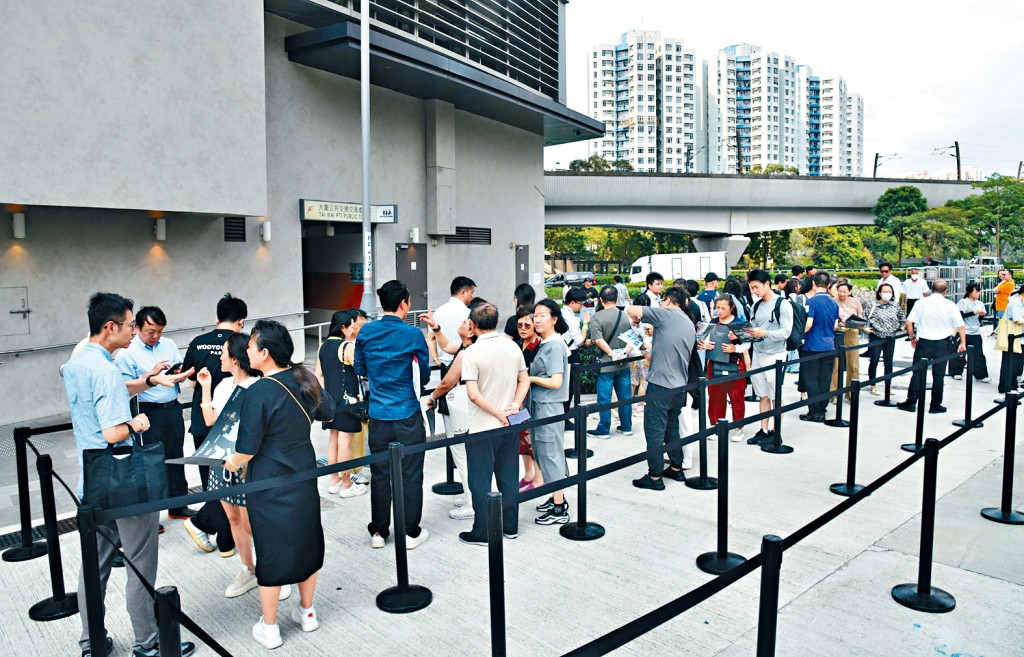 柏傲莊III現樓示範單位連日來吸引大批睇樓客到場參觀。