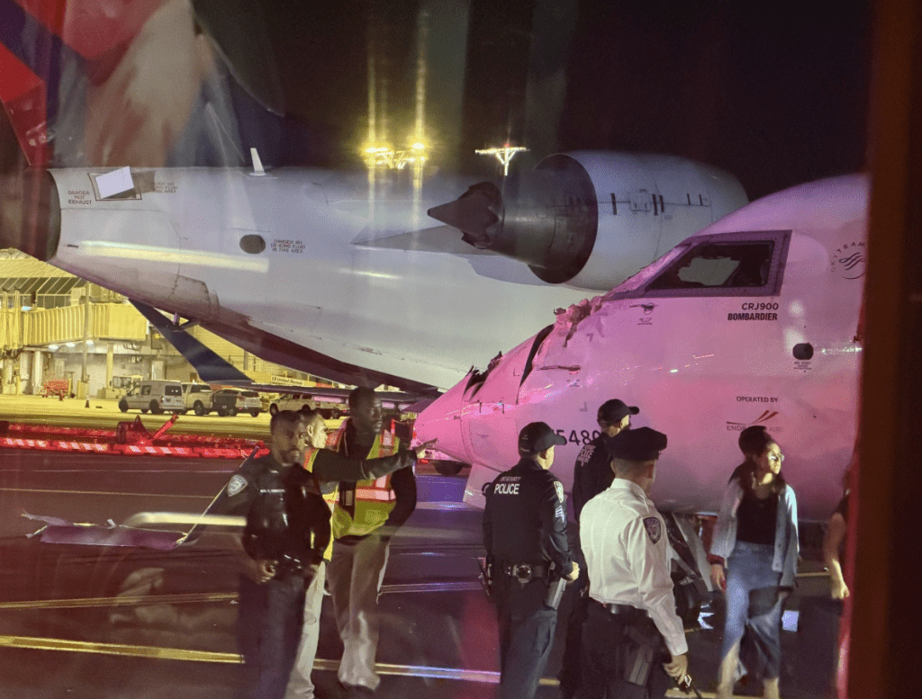 另一架客機機鼻受損。X@aviationbrk