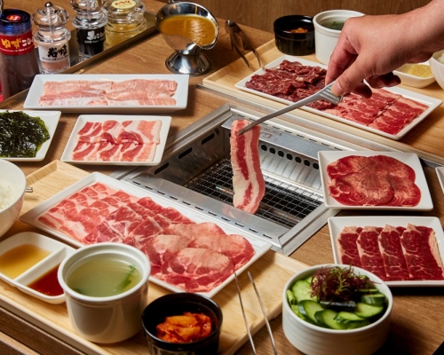 燒肉LIKE特別打造適合單人用餐的環境,以「一人一爐」的方式,讓獨自用餐的顧客,也能輕鬆品嚐燒肉料理。Facebook圖片