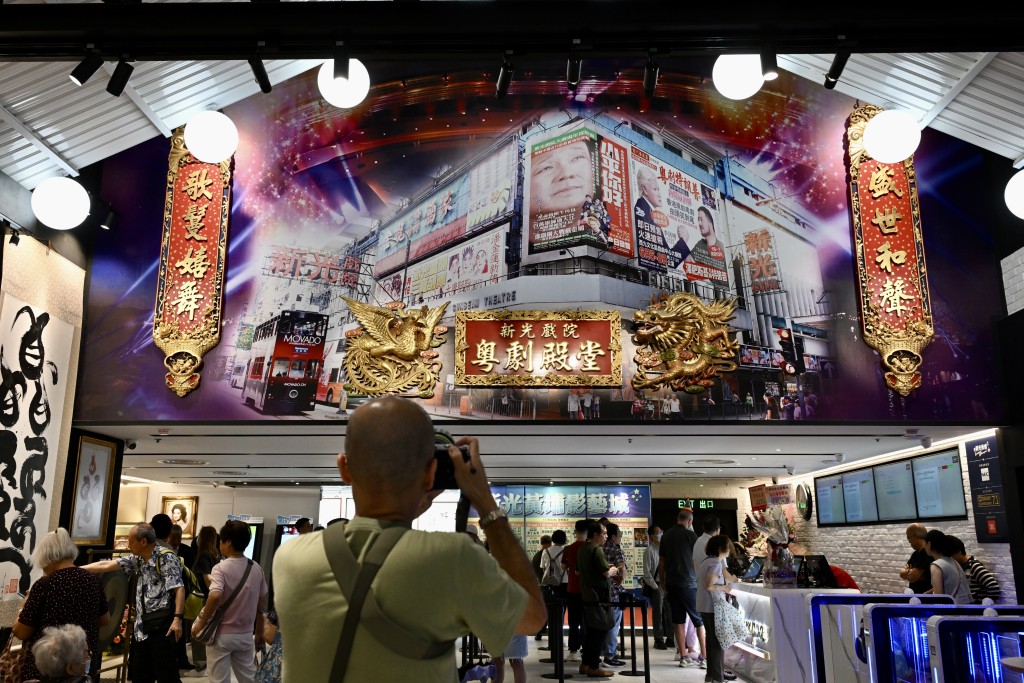 市民紛紛拍照留念。