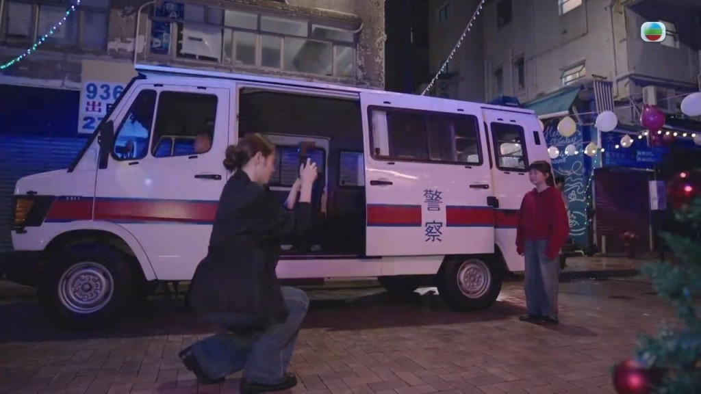 蔡潔演Madam Yuen年輕版，向夏文汐偷師。