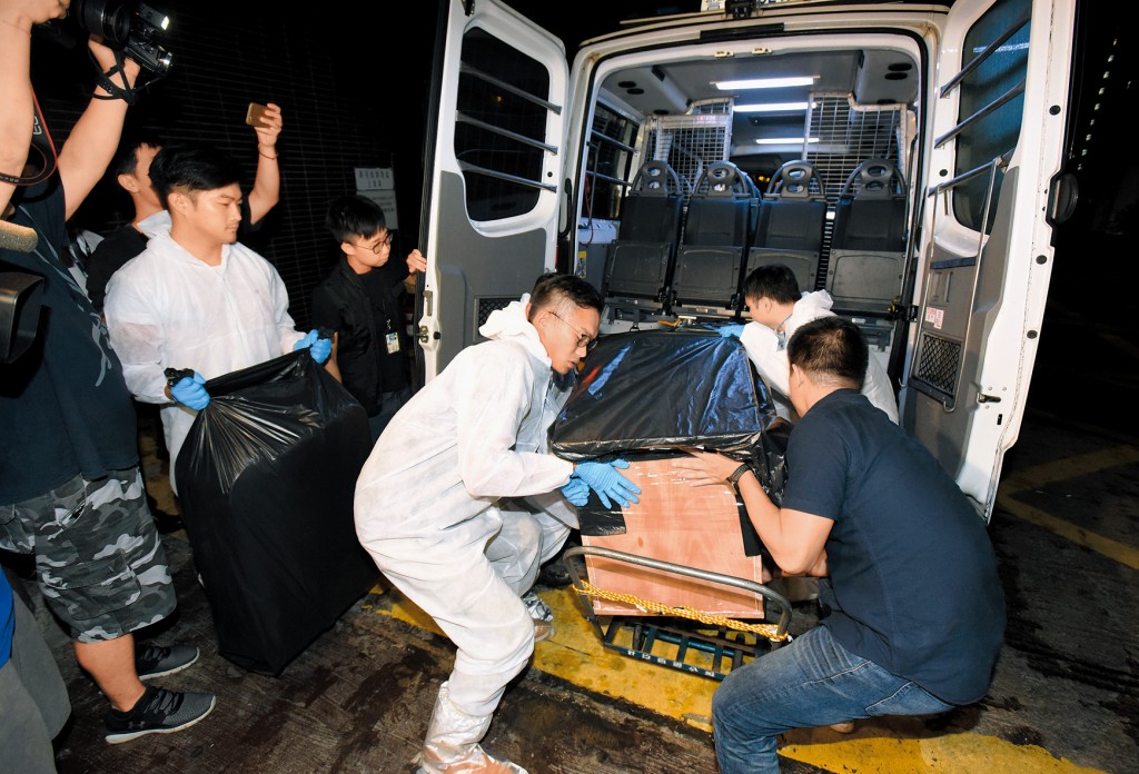 張祺忠在案發後購買了8塊木板，組成木箱，將屍體放入箱內。