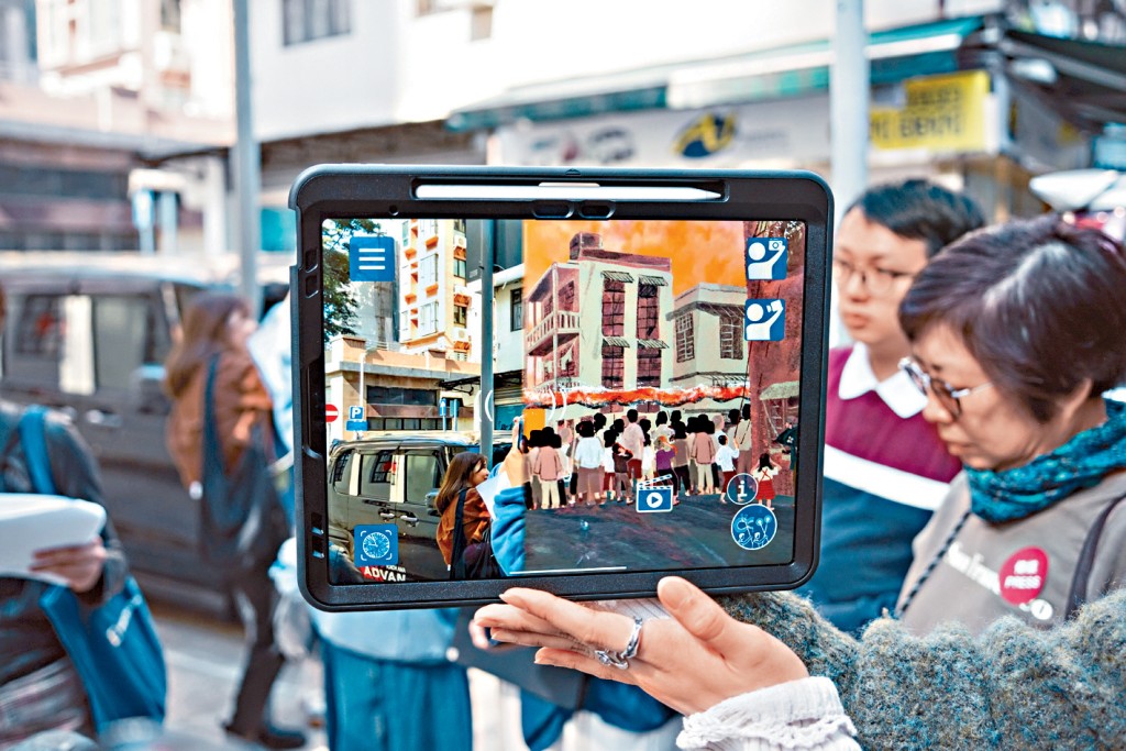 用戶可在指定地點透過「城市景昔」流動應用程式，看到景點昔日風貌。