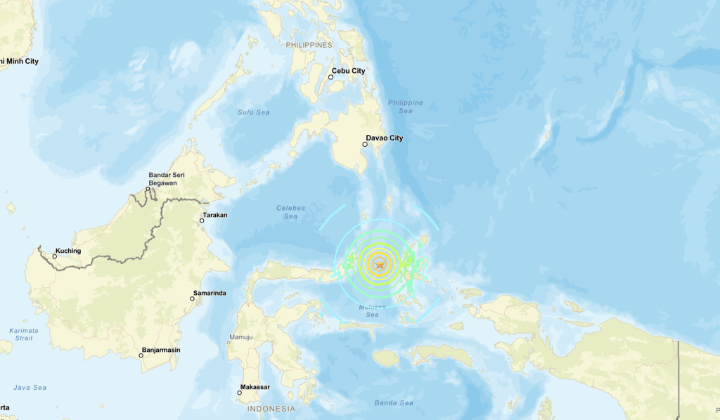 印尼马鲁古海7.4级地震 触发海啸警报 印尼、菲律宾及马来西亚或受影响。USGS 网站截图