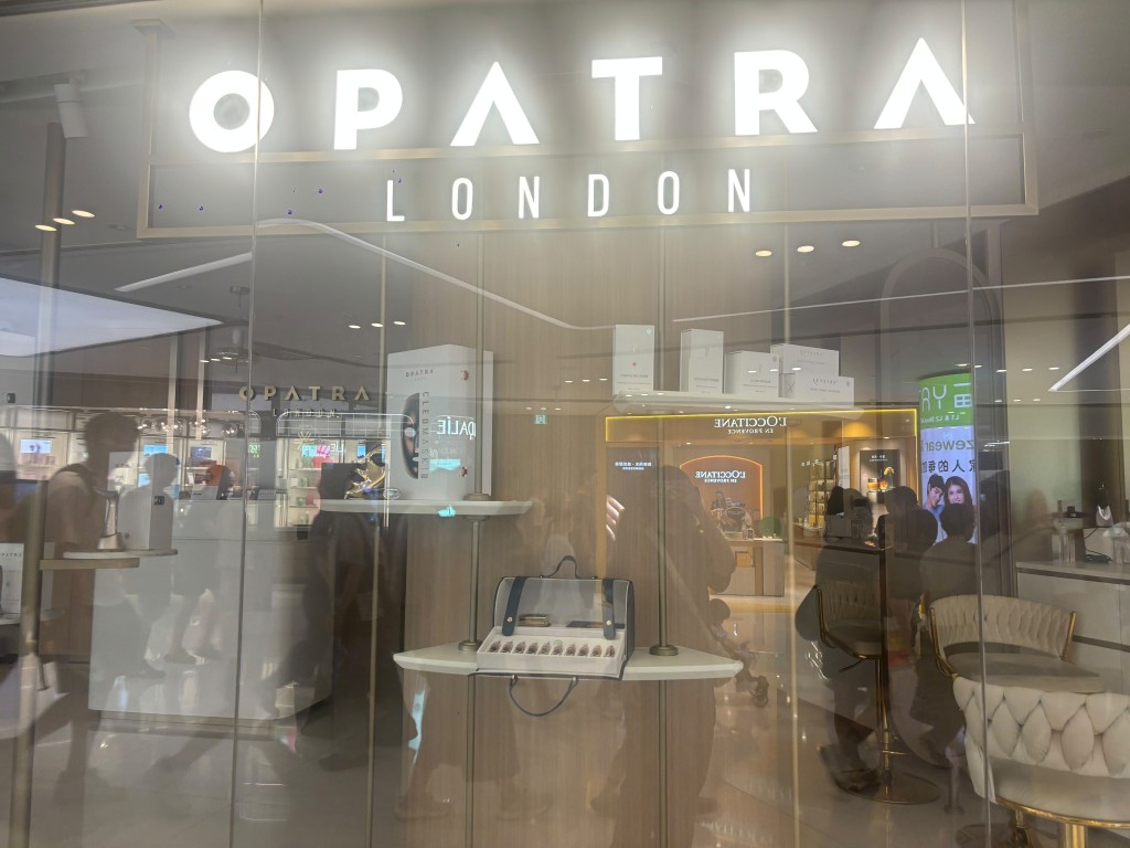 Opatra London沙田新城市广场分店,货架上仍然有产品。叶芷均摄 Opatra London沙田新城市广场分店,货架上仍然有产品。叶芷均摄