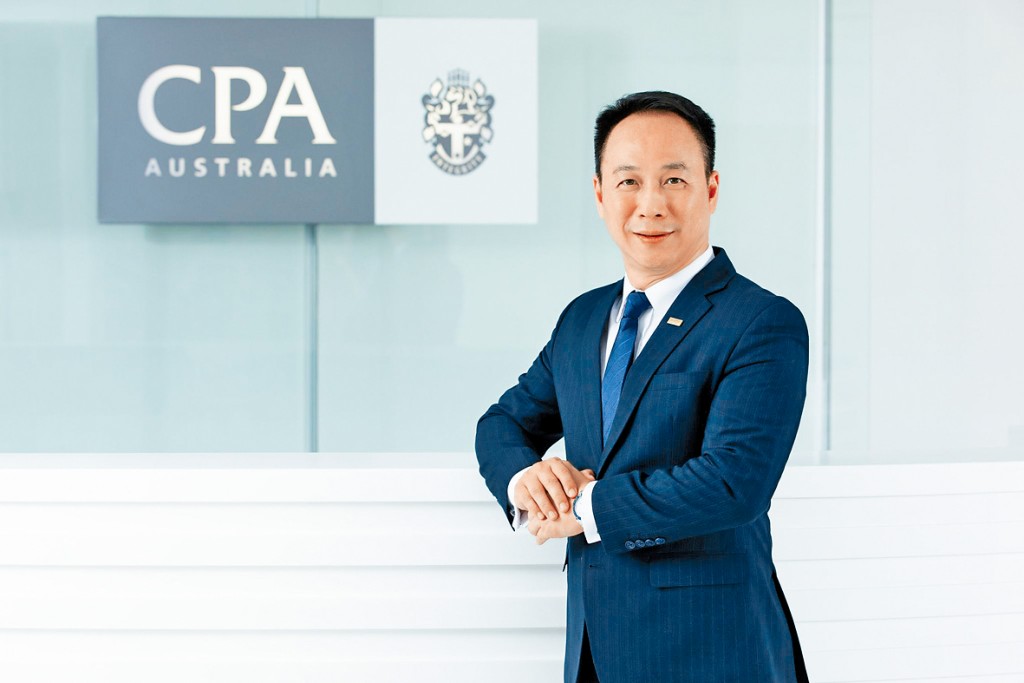 卢华基指出，港交所独董新规设有3年过渡期，相信实行后不会造成上市公司缺失独董情况。