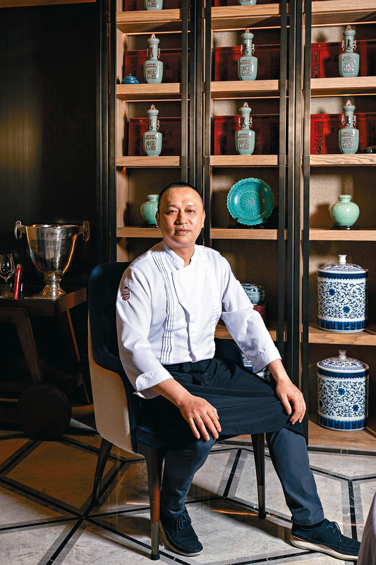派駐香港店的主廚劉震師傅，烹調寧波菜的經驗豐富。