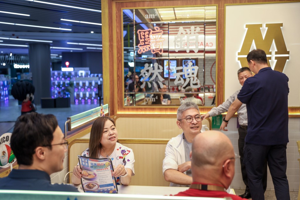 看完決賽後,羅淑佩順道在零售館吃早餐。何家豪攝 看完決賽後,羅淑佩順道在零售館吃早餐。何家豪攝