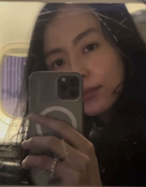 长泽婚后变得乐于分享私生活，早前在IG分享了多张极具生活感的自拍。