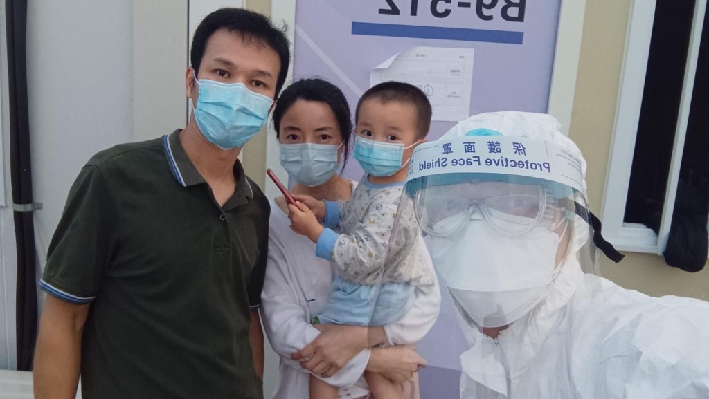市民一家三口幸獲安排同房隔離團聚。
