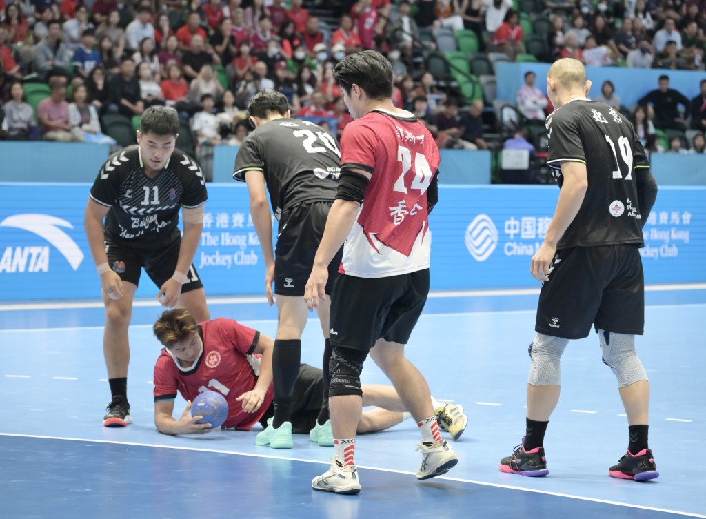 男子手球銅牌賽，港隊鬥北京。何君健攝