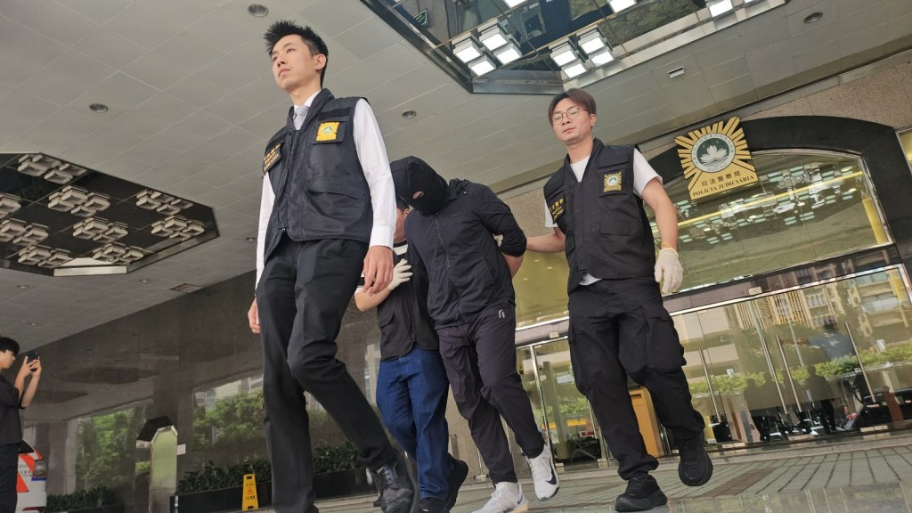 男子直播賭局代客投注被捕。 男子直播賭局代客投注被捕。