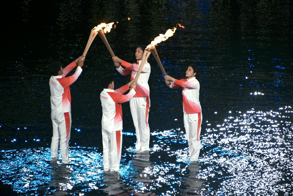 第十五屆全國運動會開幕式在廣東奧林匹克體育中心舉行。陳浩元攝