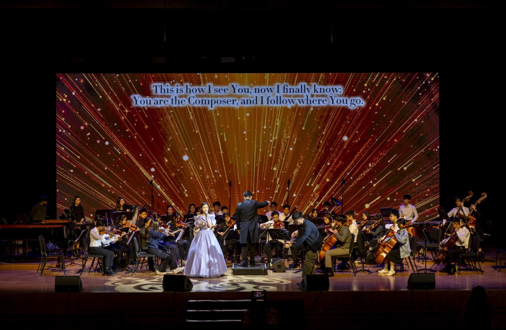 父女倆以音樂交會,成為世代傳承的見證。 父女倆以音樂交會,成為世代傳承的見證。