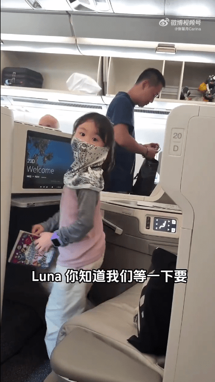 近日林峯一家到斐濟旅行，6歲的小格格Luna可愛乖巧。