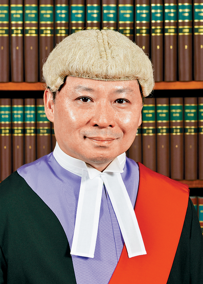 法官郭啟安判刑指，被告作為哥哥應保護弟弟，惟他嚴重違反誠信，令對方感孤立無援，亦對性取向感到混亂。