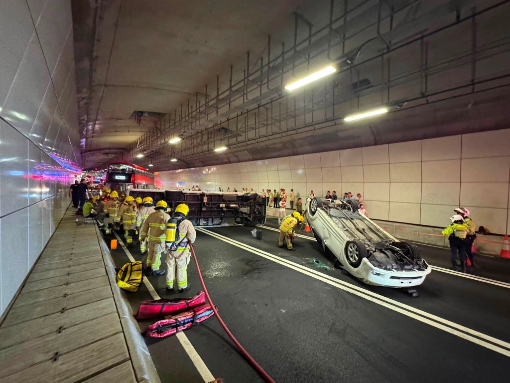 演習模擬繞道內發生嚴重交通意外。香港警察FB 演習模擬繞道內發生嚴重交通意外。香港警察FB