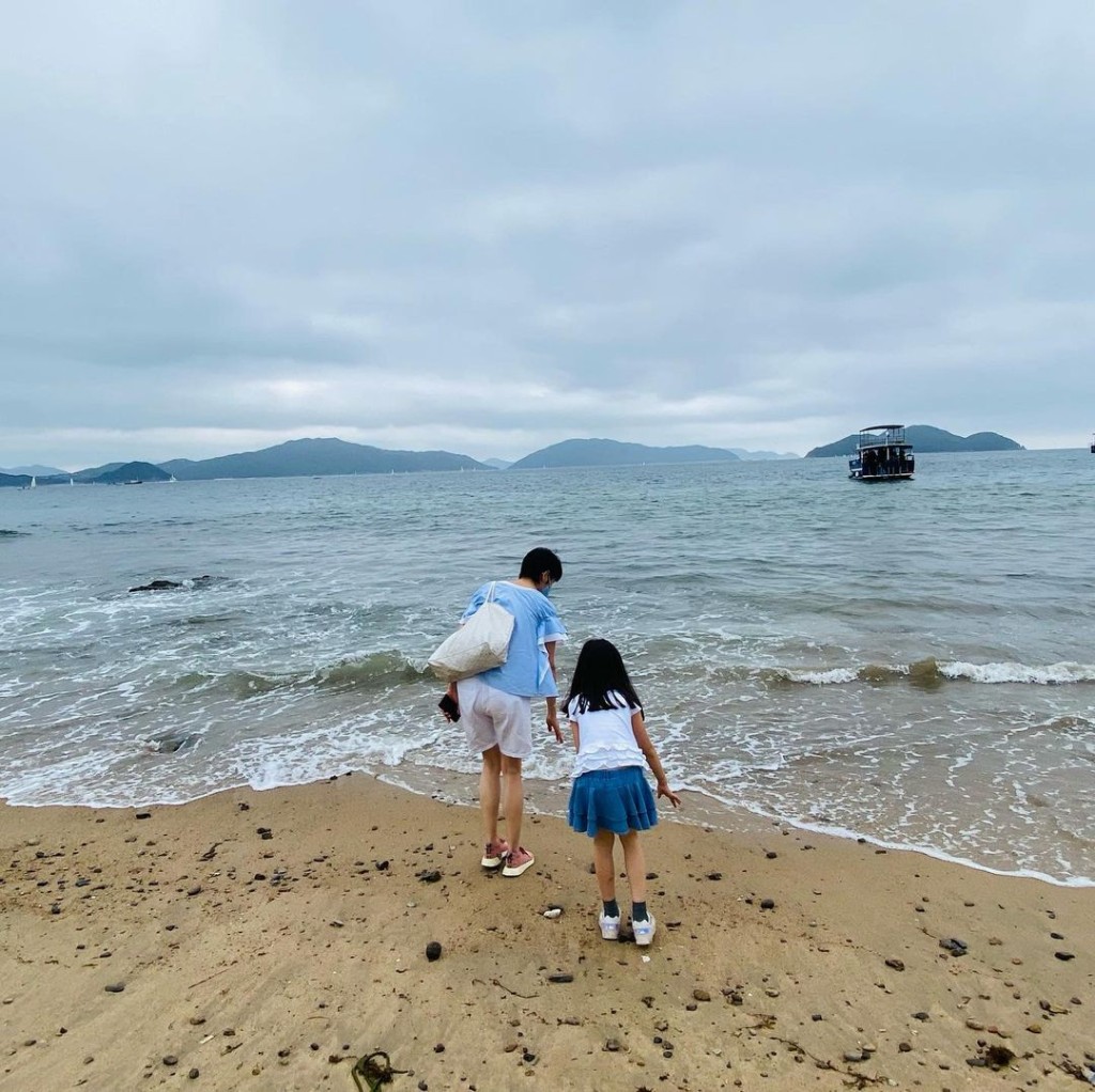 GiGi希望囡囡學識游水,覺得是一種求生技能。