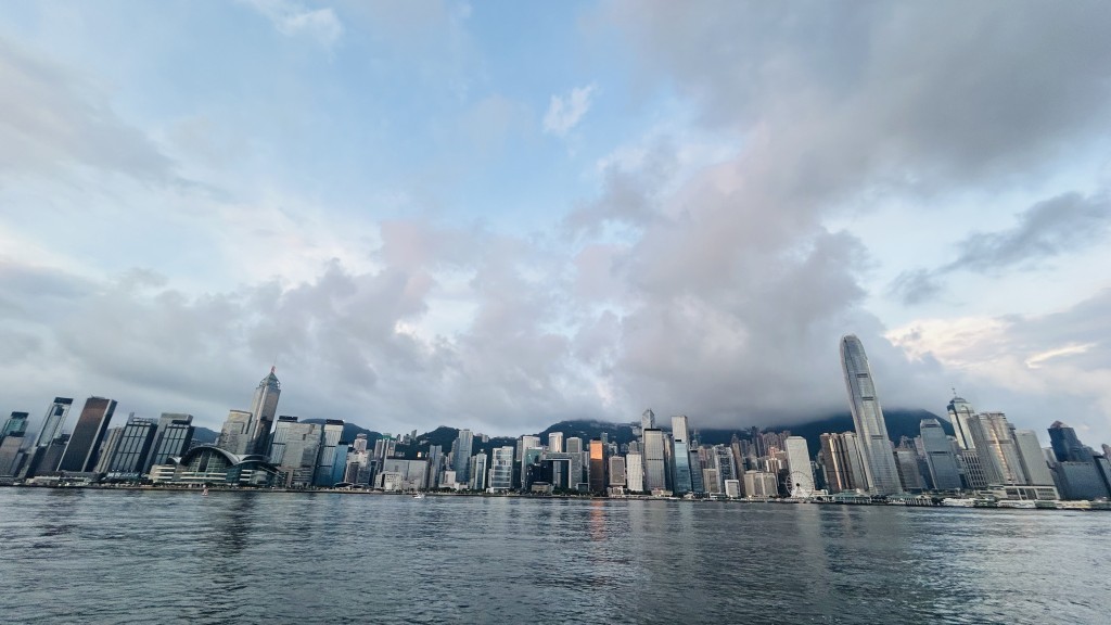 有几阵骤雨及雷暴。蔡楚辉摄