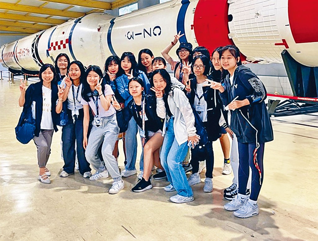 學生參與「西昌衛星探索之旅」，成為首批現場觀看國家衛星發射的香港學生，親身見證國家航天科技的突破性成就。