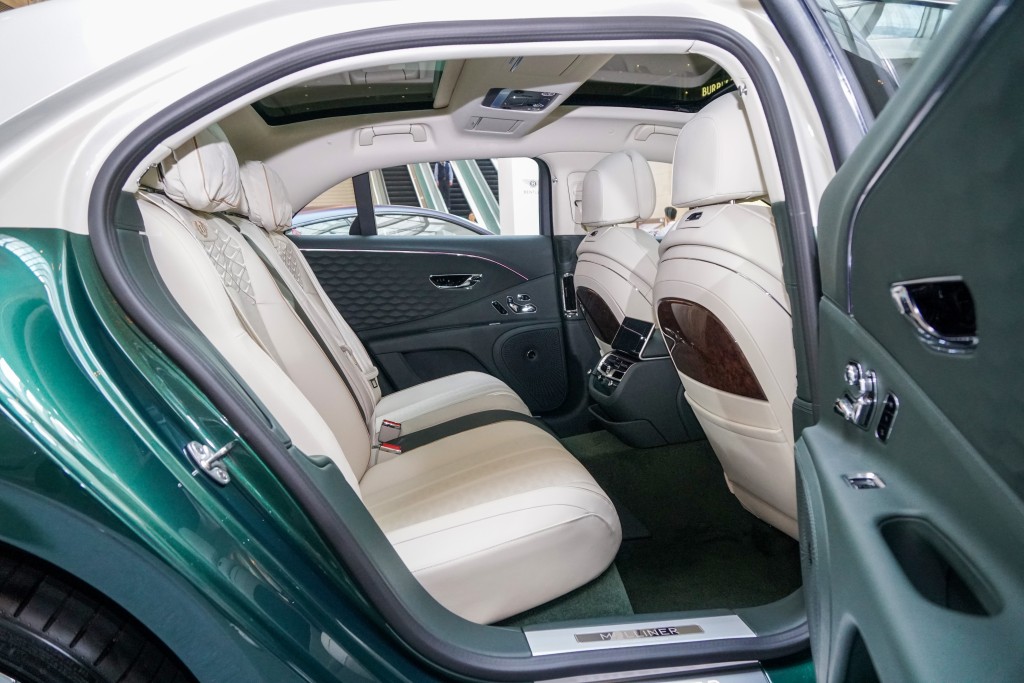 Bentley HK-DCH舉辦The Touch of Mulliner Exhibition:座椅由柔軟Nappa皮革包裹,並配有Mulliner標徽。