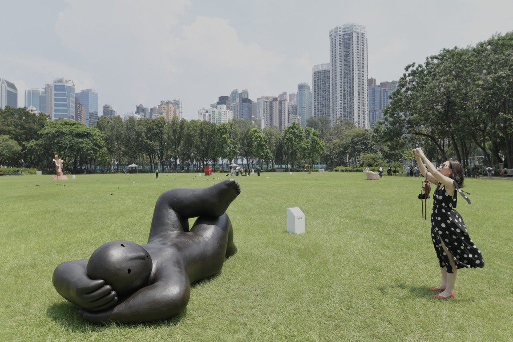 艺构之旅（SCULPTURE）展出来自7位中国内地及国际艺术家的10件雕塑作品。黄伟强摄