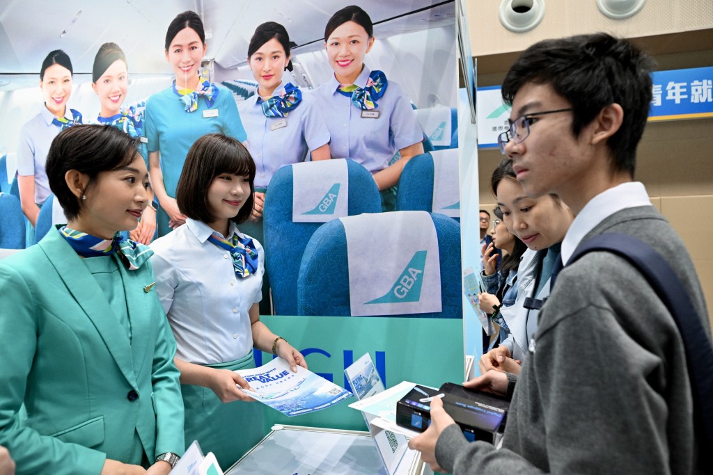 現場不乏求職者前來了解機場發展，並從中尋求心儀的職位。